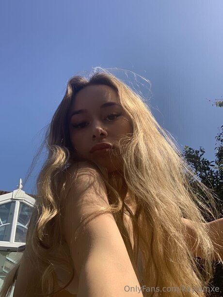 スキニーモデルオンリーファンズ ホット裸 写真