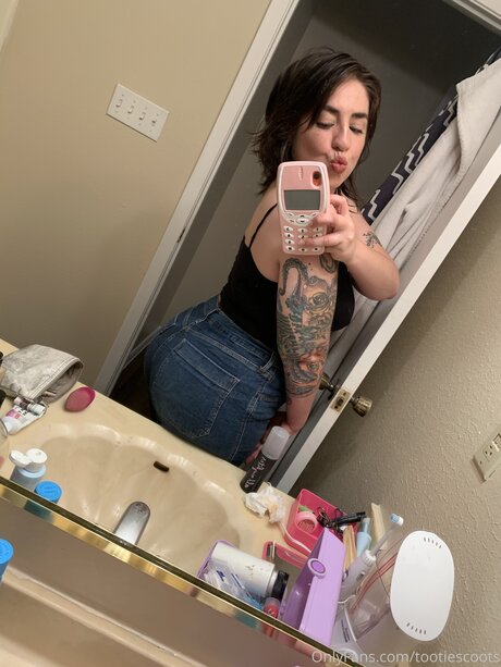Tootiescoots エロティックなモデル 画像