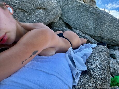 金髪の顔射オンリーファンズ アートポルノ 写真