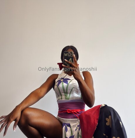 Nyanoshii セクシーモデル 画像