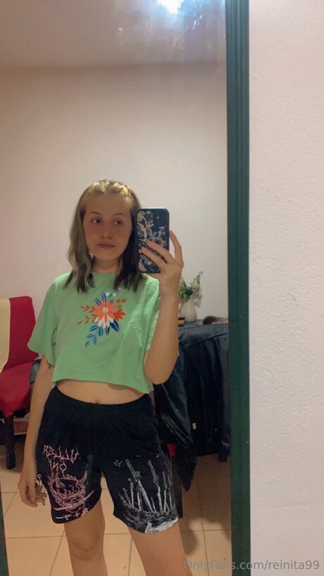 足 マンコ オンリーファンズ アダルト 画像