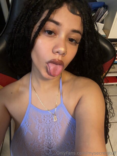 足の動画 オンリーファンズ 無料ヌード 画像