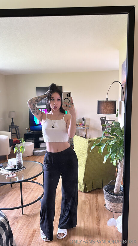 足 マンコ オンリーファンズ 無料ポルノ 写真