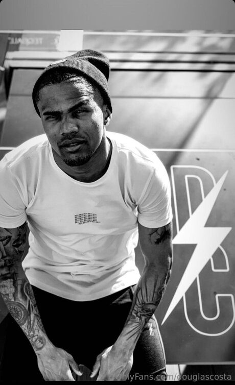 Douglascosta ヌードモデル ギャラリー