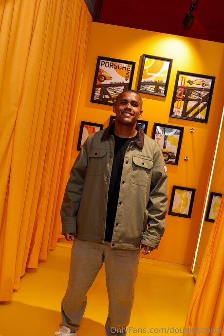 Douglascosta ヌードスター 画像