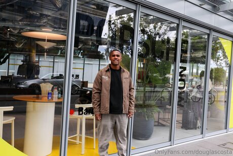 Douglascosta ポルノモデル 写真