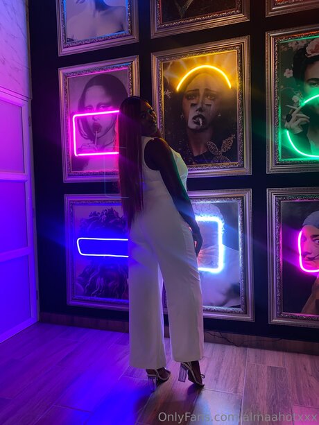 Almaahotxxx HD女優 写真