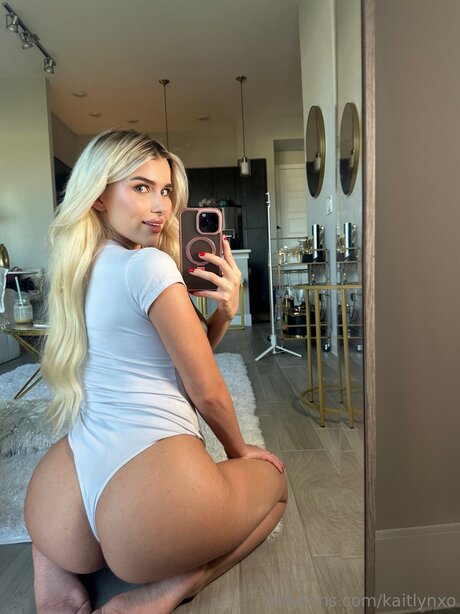 Kaitlynxo エロティックなスター 写真