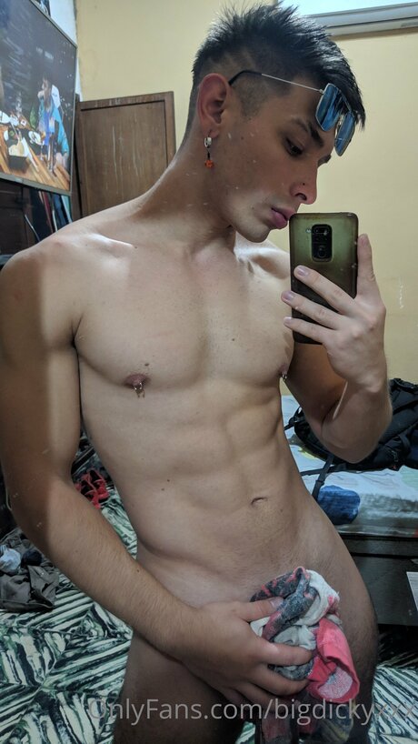 プッシーフィートオンリーファンズ ヌード 画像