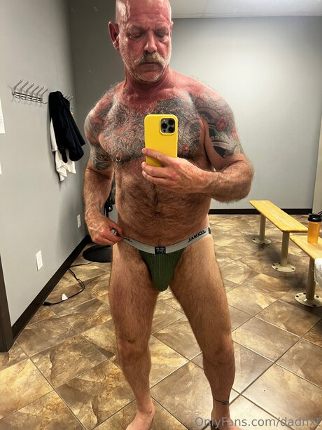 バン・オンリーファンズ 美しい裸 写真