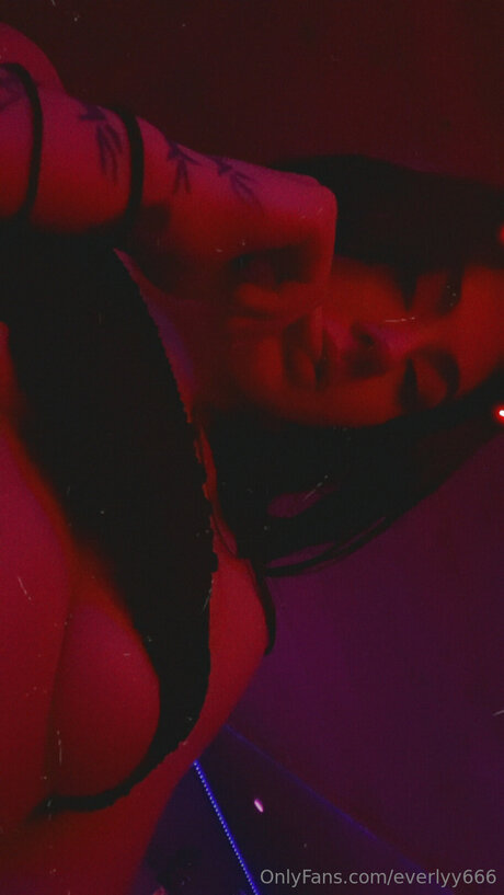 Everlyy666 モデル ギャラリー