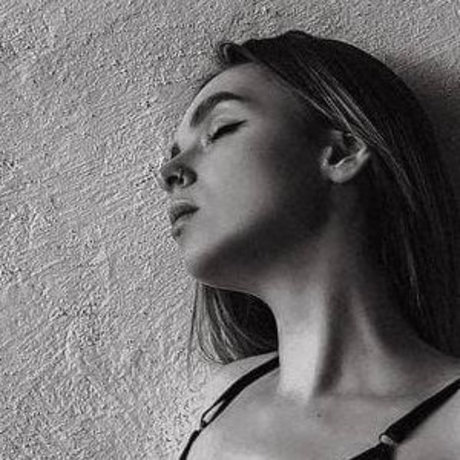 レズビアン乱交オンリーファンズ 無料 画像