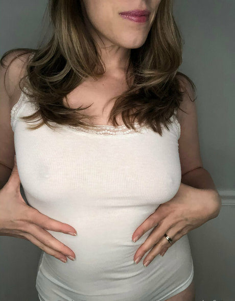 emilysequoiafree ポルノモデル 写真