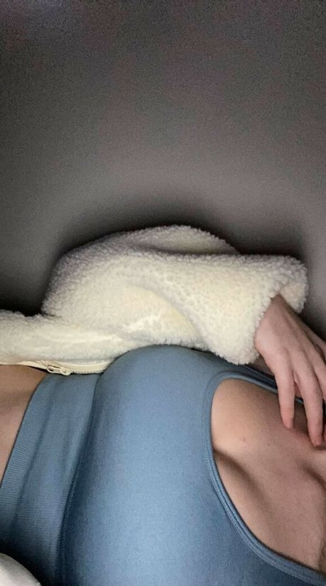 Mira Szalma 裸モデル アーカイブ