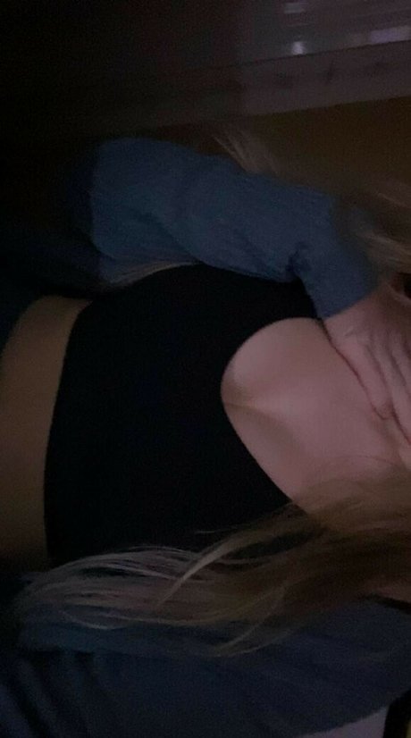 Mira Szalma 写真集