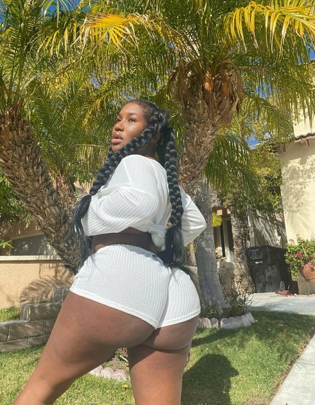 ブロンドのお尻オンリーファンズ 美しい裸 画像