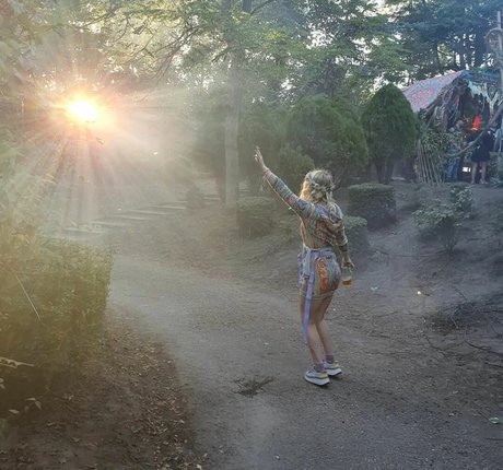 小柄な足オンリーファンズ ホットセクシー 写真