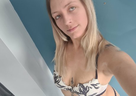 kayleigh95 スター ヌード 写真