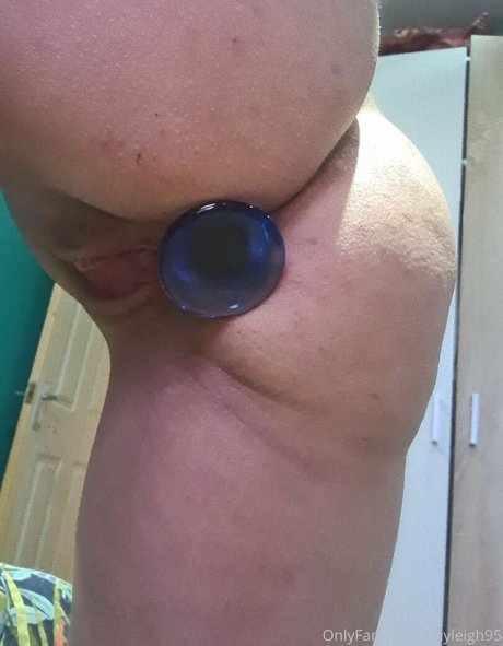 kayleigh95 ポルノスター ホット 写真