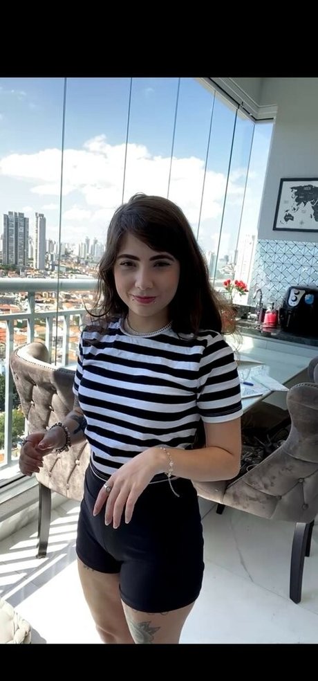 Nicole Diretora エロティックなポルノスター 画像