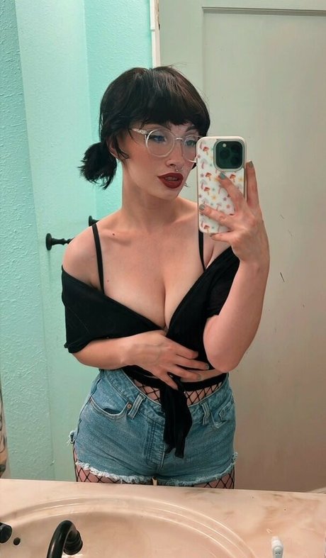 スペードのクイーン オンリーファンズ エロチック 写真