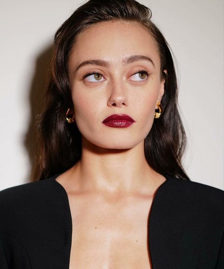 Ella Purnell ヌードモデル 画像