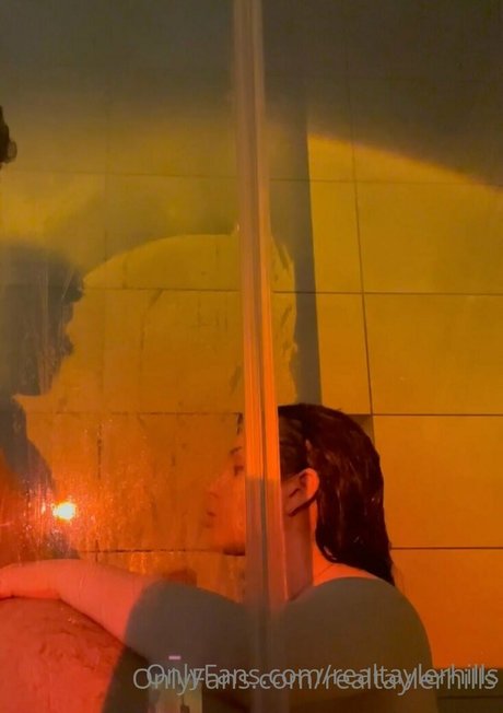 realtaylerhills ポルノスター アダルト 写真