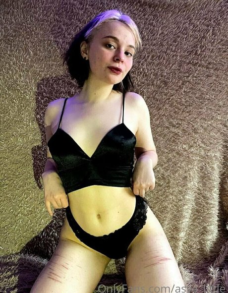 Asya Little ホットスター 写真