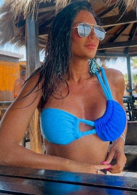 Ginia 900 ポルノスター ヌード 写真