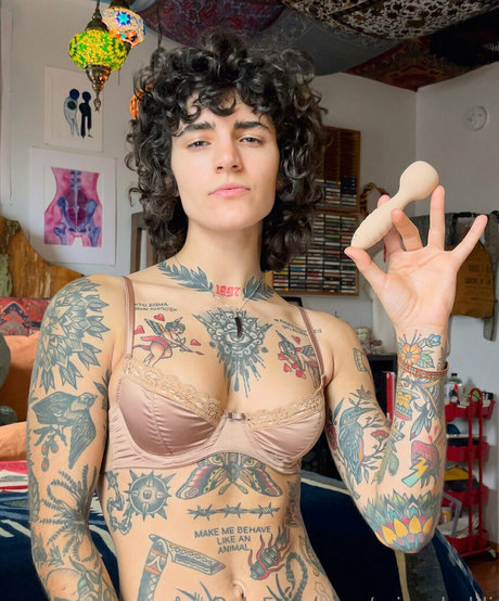 金髪のホットな妻オンリーファンズ セクシーヌード 写真