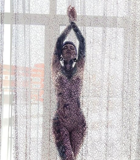 ジンジャーティーンオンリーファンズ ポルノグラフィック 写真