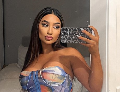 simmykk ポルノスター 画像