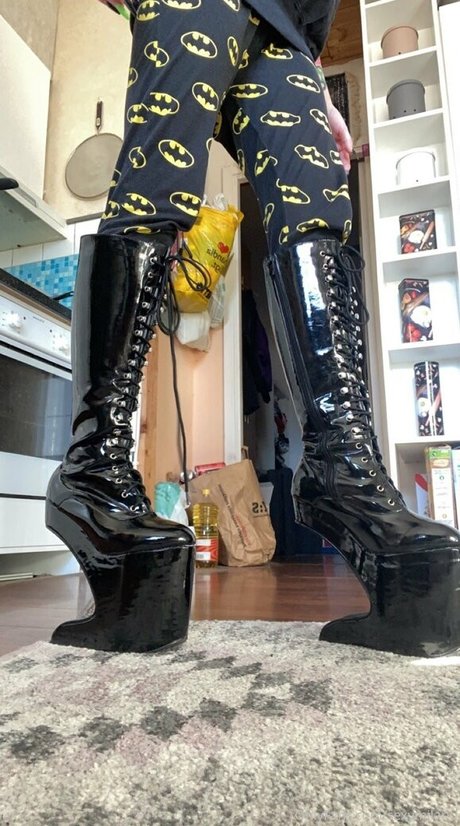 指マン 潮吹き オンリーファンズ セックス 写真