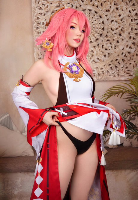 黒髪の熟女オンリーファンズ アートポルノ ギャラリー