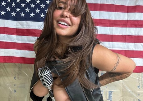 黒檀の厚いオンリーファンズ ヌード 画像