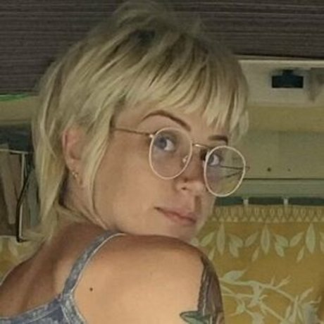 小さいチンポのシーメールオンリーファンズ パーフェクト 画像