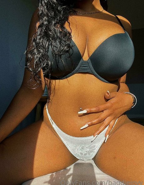 黒人のオンリーファンズ ポルノグラフィック 画像