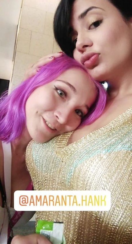 ティーンレズビアンオンリーファンズ セックス 写真