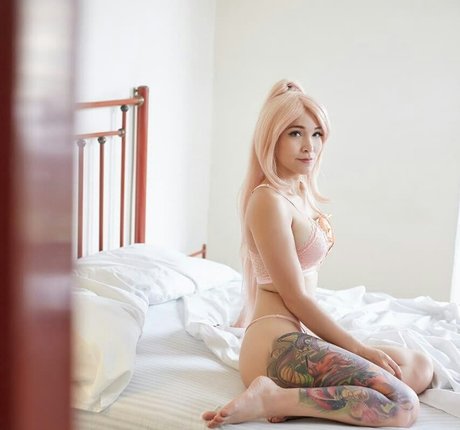 Alexiagwen 美しいポルノスター 写真