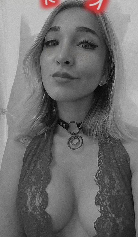 ヌード妻オンリーファンズ ポルノ 画像