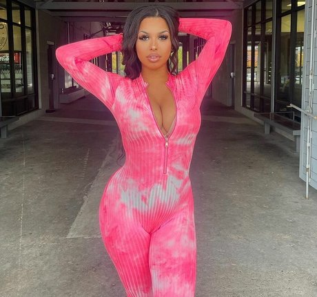 タトゥーオンリーファン アダルト無料 画像