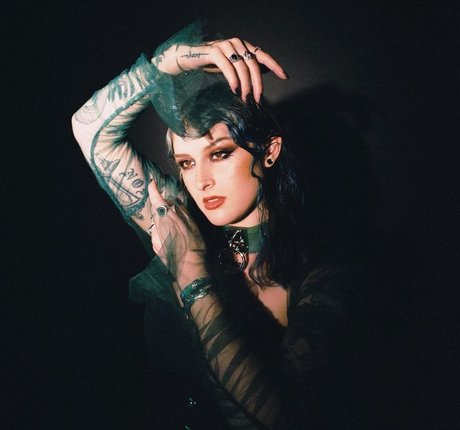 Mothica 裸のモデル 画像