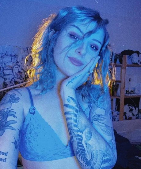 Mothica 裸のモデル 写真