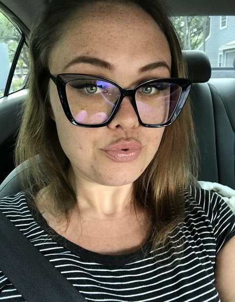 ヌード熟女オンリーファンズ ホット ギャラリー