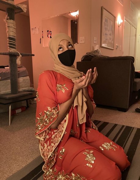 HijabiBambi xxxモデル 写真