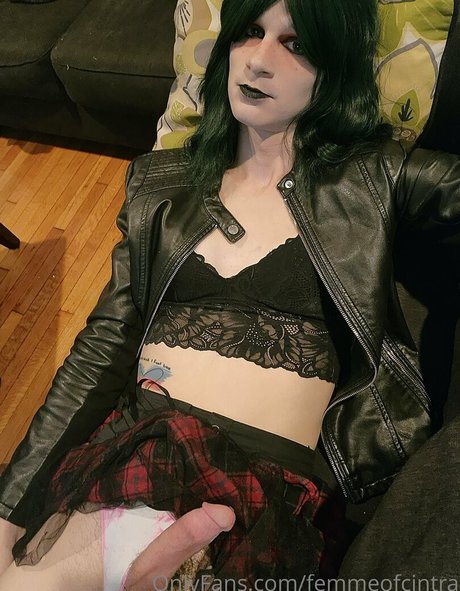 ヌード熟女オンリーファンズ トップ 写真