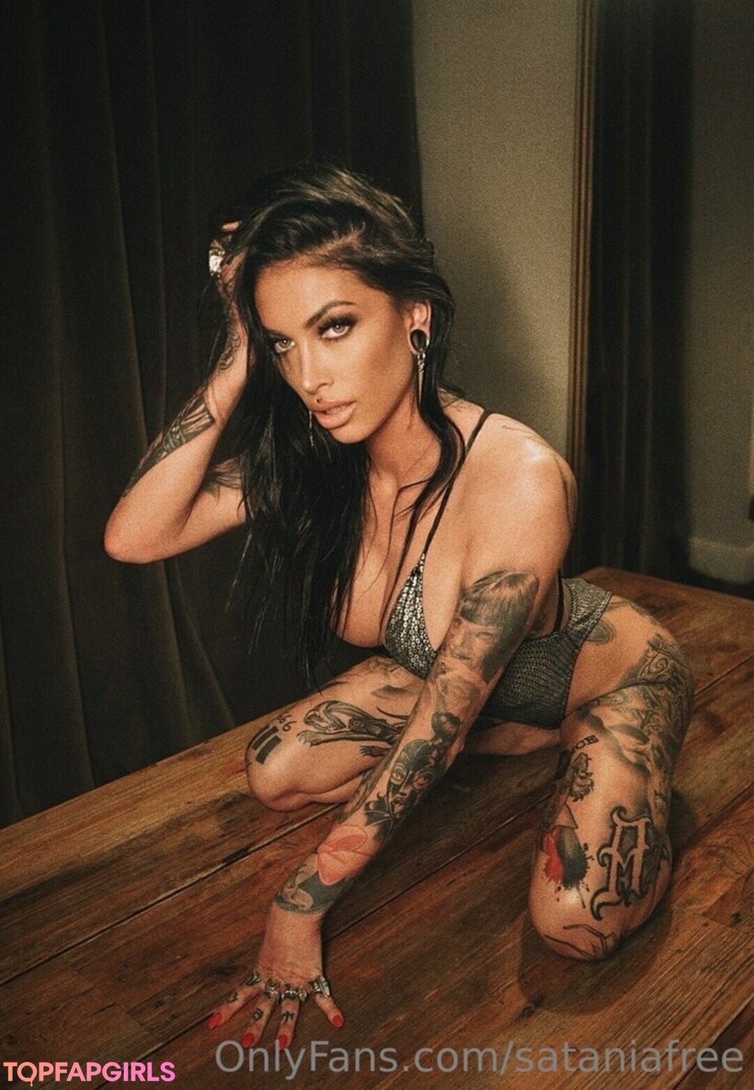 sataniafree 裸の女優 写真