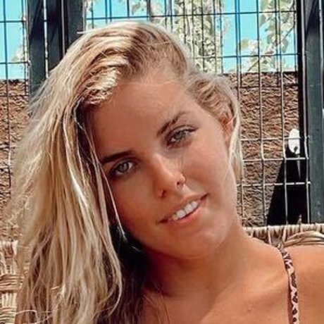 Stefi Grigaitis アート女優 写真