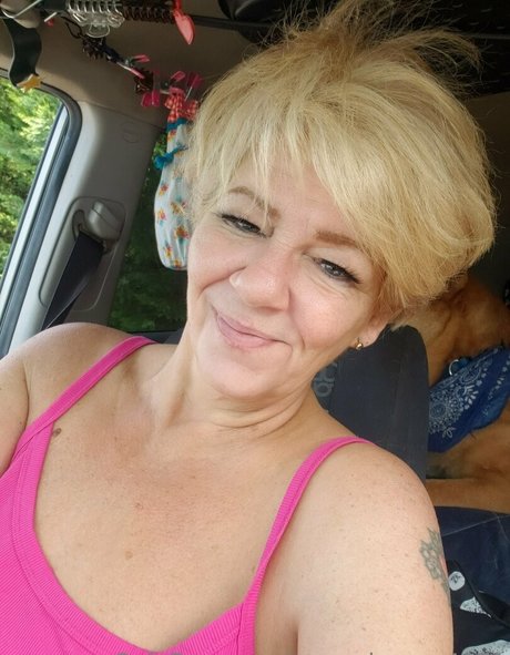 ぽっちゃりティーンオンリーファンズ ホット裸 画像