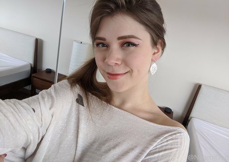 フェムボーイランジェリーオンリーファンズ アダルト 写真